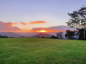 Modern Couples Getaway, Witta